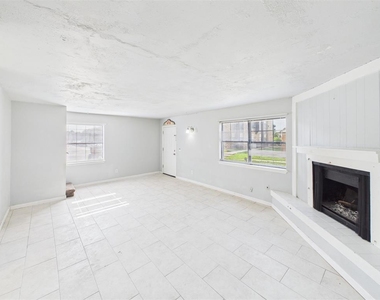 401 Se 12th Avenue - Photo Thumbnail 2
