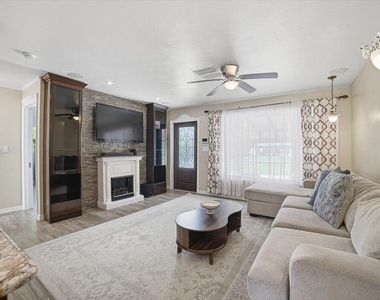 938 Arlington Drive - Photo Thumbnail 11