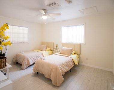 938 Arlington Drive - Photo Thumbnail 6