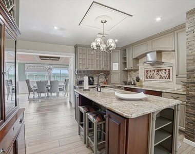 938 Arlington Drive - Photo Thumbnail 13