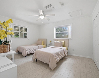 938 Arlington Drive - Photo Thumbnail 30