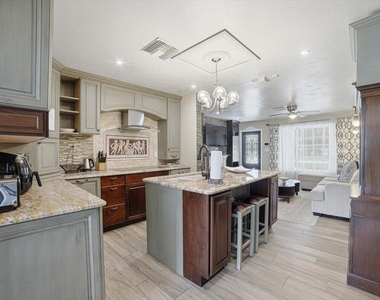 938 Arlington Drive - Photo Thumbnail 14