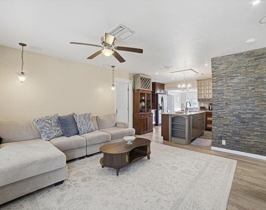 938 Arlington Drive - Photo Thumbnail 12