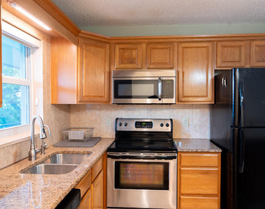 805 W Oakland Park Boulevard - Photo Thumbnail 11