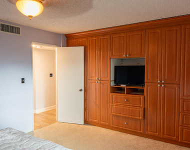 805 W Oakland Park Boulevard - Photo Thumbnail 18
