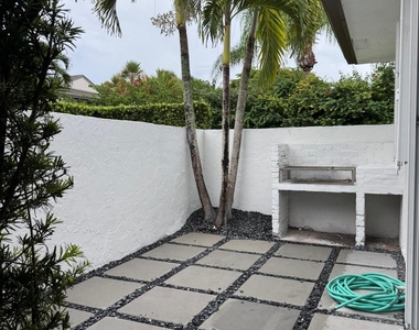 13479 Fountain View Boulevard - Photo Thumbnail 1