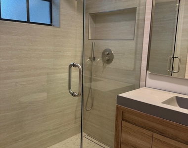 13479 Fountain View Boulevard - Photo Thumbnail 17