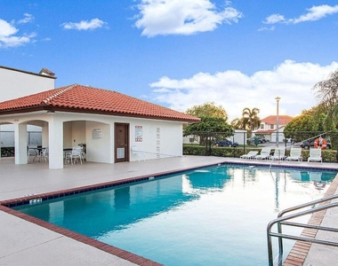 13479 Fountain View Boulevard - Photo Thumbnail 23