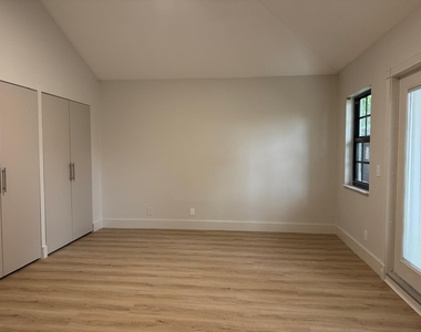 13479 Fountain View Boulevard - Photo Thumbnail 13