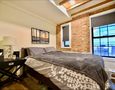 152 West 49th Street - Photo Thumbnail 2