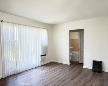 16 W Grand Avenue - Photo Thumbnail 2