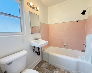 16 W Grand Avenue - Photo Thumbnail 7