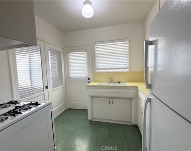 1120 N Monterey - Photo Thumbnail 6