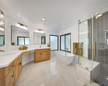 1107 N Short - Photo Thumbnail 21