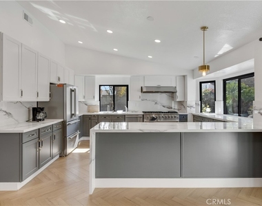 1107 N Short - Photo Thumbnail 9