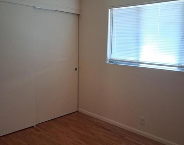 3296 San Luis Street - Photo Thumbnail 11