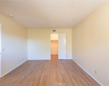 1008 Las Lomas Drive - Photo Thumbnail 9