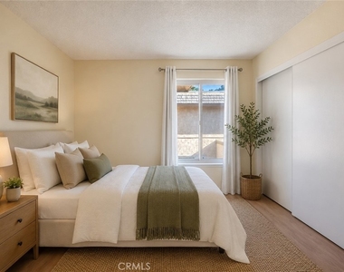 1008 Las Lomas Drive - Photo Thumbnail 13