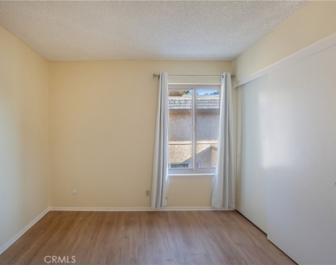 1008 Las Lomas Drive - Photo Thumbnail 4