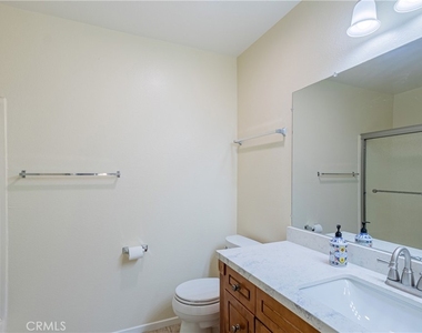 1008 Las Lomas Drive - Photo Thumbnail 7