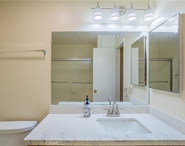 1008 Las Lomas Drive - Photo Thumbnail 6