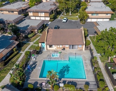 1008 Las Lomas Drive - Photo Thumbnail 12