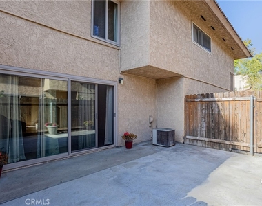 1008 Las Lomas Drive - Photo Thumbnail 3