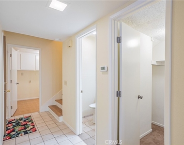 1008 Las Lomas Drive - Photo Thumbnail 5