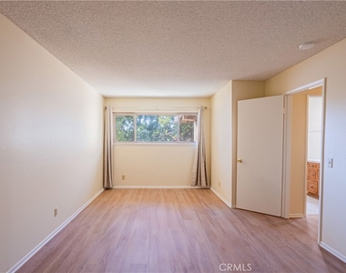 1008 Las Lomas Drive - Photo Thumbnail 10
