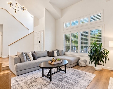 5038 Durant Court - Photo Thumbnail 3