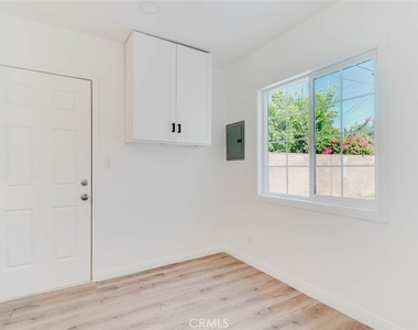 19427 Hart Street - Photo Thumbnail 14
