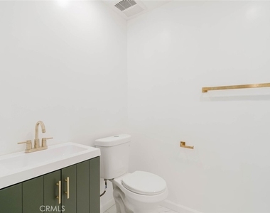 19427 Hart Street - Photo Thumbnail 23