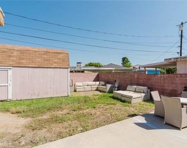 19427 Hart Street - Photo Thumbnail 28