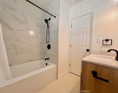 19427 Hart Street - Photo Thumbnail 22