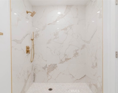 19427 Hart Street - Photo Thumbnail 24