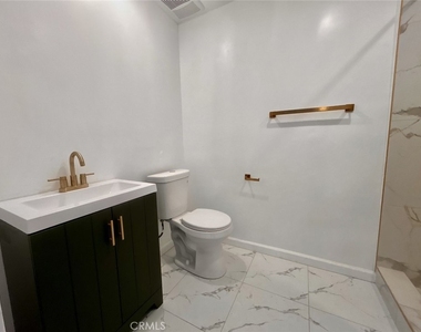 19427 Hart Street - Photo Thumbnail 23
