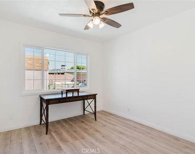 19427 Hart Street - Photo Thumbnail 15
