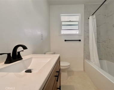 19427 Hart Street - Photo Thumbnail 21