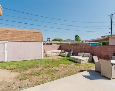 19427 Hart Street - Photo Thumbnail 28