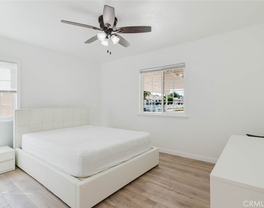19427 Hart Street - Photo Thumbnail 22