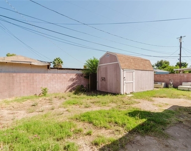 19427 Hart Street - Photo Thumbnail 26