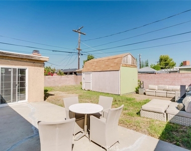 19427 Hart Street - Photo Thumbnail 25