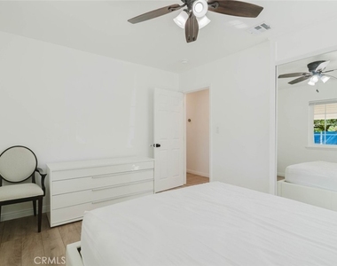 19427 Hart Street - Photo Thumbnail 19