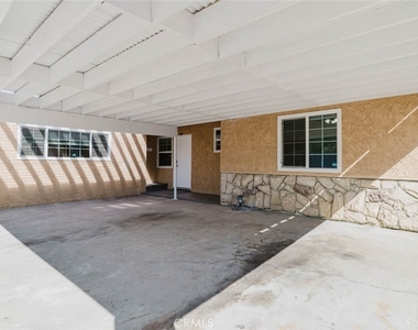 19427 Hart Street - Photo Thumbnail 2