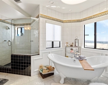 536 The Strand - Photo Thumbnail 11
