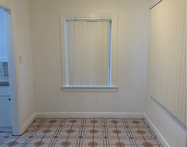 1802 E Glenoaks - Photo Thumbnail 6
