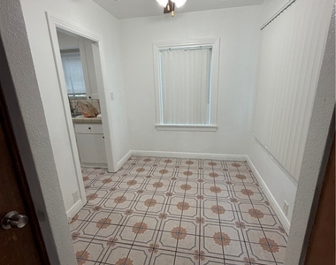 1802 E Glenoaks - Photo Thumbnail 3