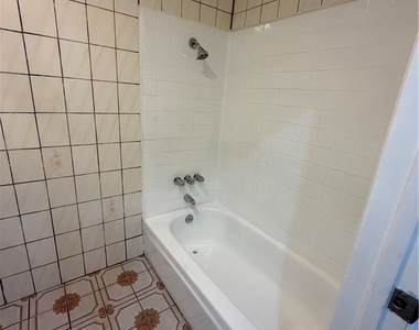 1802 E Glenoaks - Photo Thumbnail 5