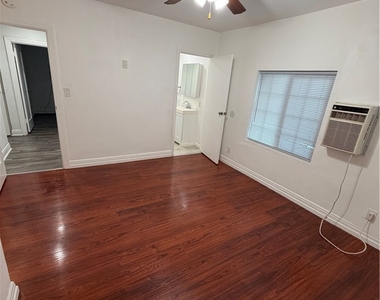 1802 E Glenoaks - Photo Thumbnail 2