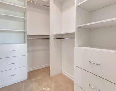 3140 E Bradbury Court - Photo Thumbnail 35